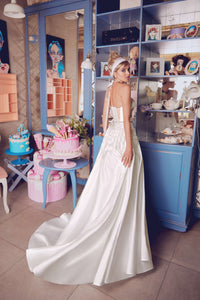 Dazzle the day away in the Florence Gown! This playful doll wedding gown features exquisite details and alluring lace, making it the perfect outfit for any special occasion. Look and feel like royalty with this luxurious robe – perfect for making memories that will last a lifetime.