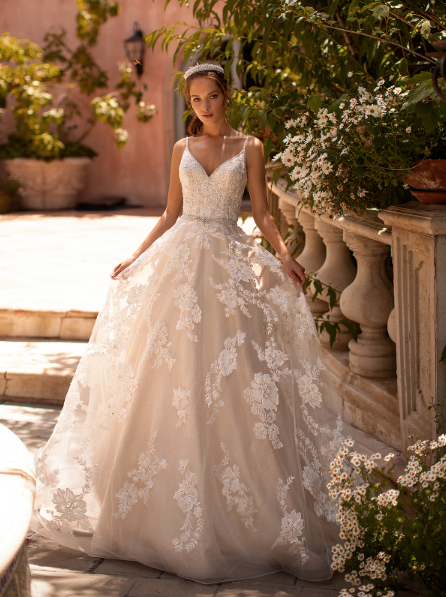 Unleash your inner goddess with the Robe Crystal, a luxury bridal gown adorned with dazzling crystal accents. Its soft and flowing long sleeves and striking mermaid silhouette will have you feeling beautiful and graceful as you make your grand entrance. Elevate your special day with this stunning and elegant robe.