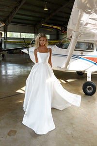 Step into the night looking like a dream in the Matilde Dress! This romantic white satin gown will make you feel like a modern-day princess, complete with a dazzling night out. Perfect for the wedding of your dreams or to make a special occasion extra memorable!