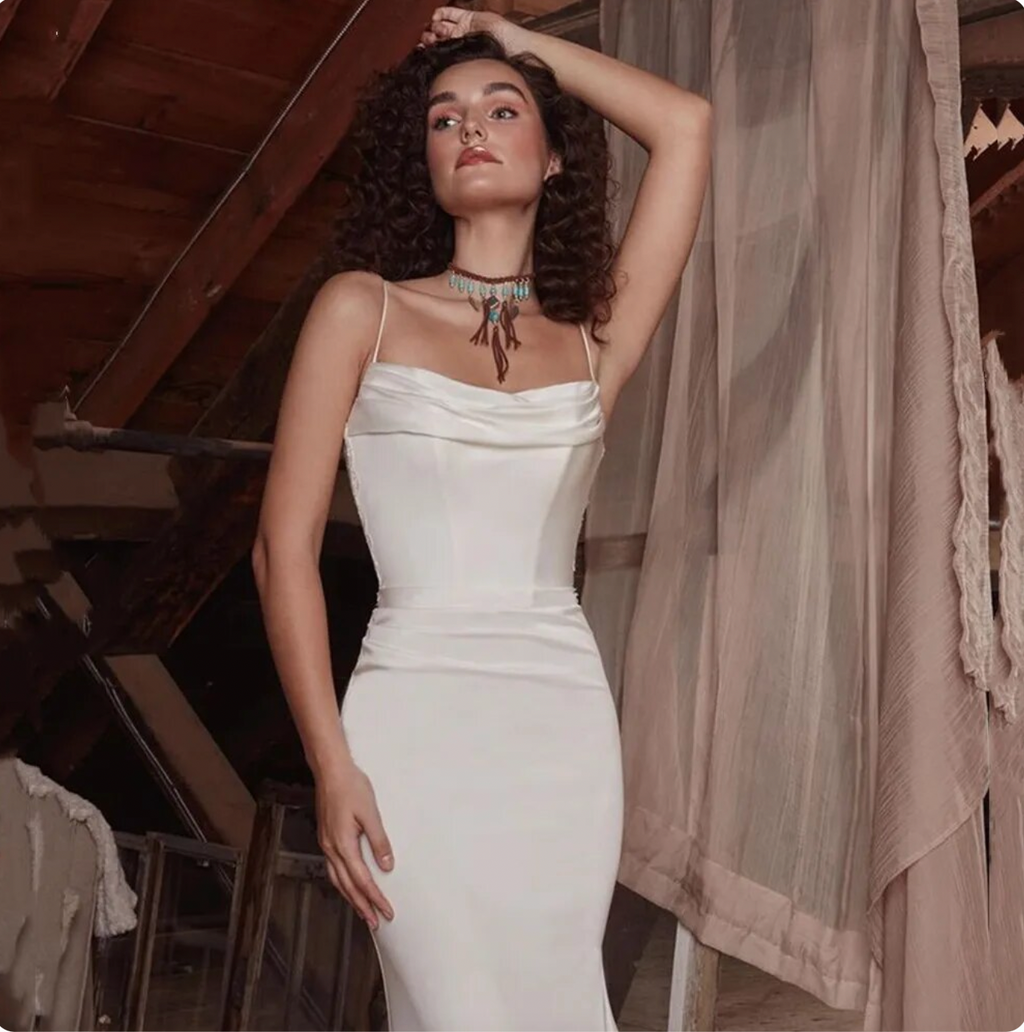 Elegant, sophisticated, and undeniably alluring, the Robe Sarita is the perfect wedding dress for the modern bride. With its strapless design, delicate lace appliques, and flattering mermaid silhouette, it exudes a sense of romance and grace. Whether you're walking down the aisle or dancing the night away, this gown will make you feel like the most beautiful bride.