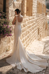 Be a blushing bride in the gorgeous Robe Emma! This stunning contemporary bridal gown features a flattering shiny mermaid design, perfect for making an unforgettable impression on your special day. Capture its beautiful essence and be the star of your own show! Get ready to shine!