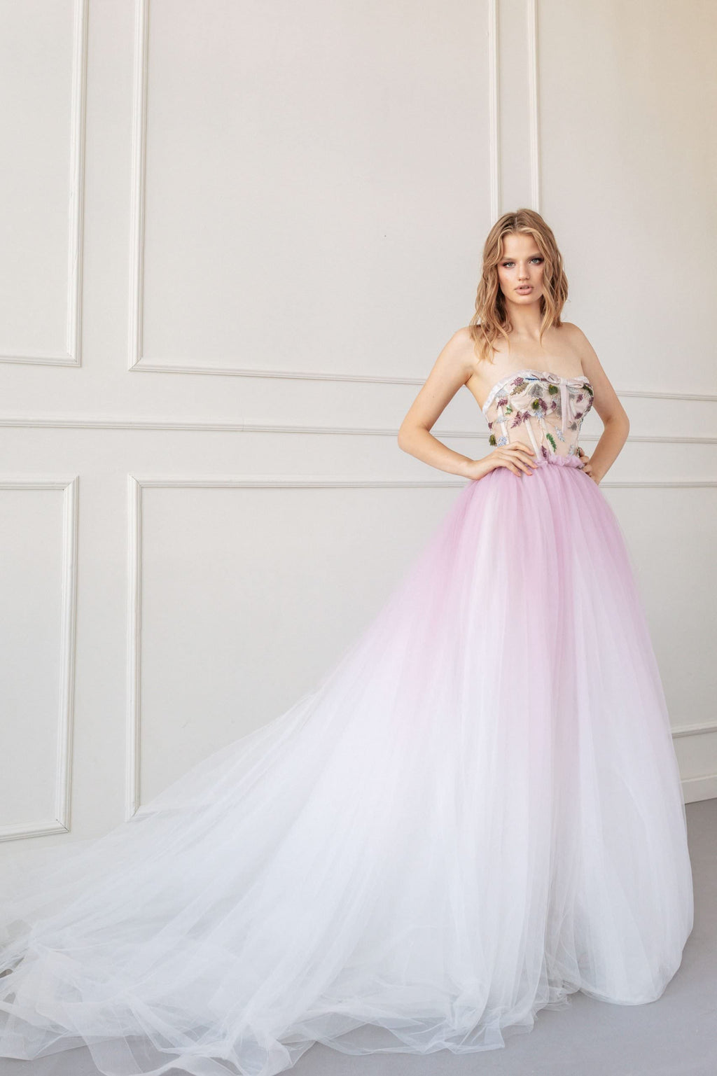 Look like a classic princess on your big day in the Robe Agnes. This stylish modern wedding gown brings timeless elegance with a modern twist to your special occasion. Fall in love with its romantic silhouette, sophisticated tailoring, and intricate lace detailing. Feel beautiful and truly unforgettable in this dreamy gown.