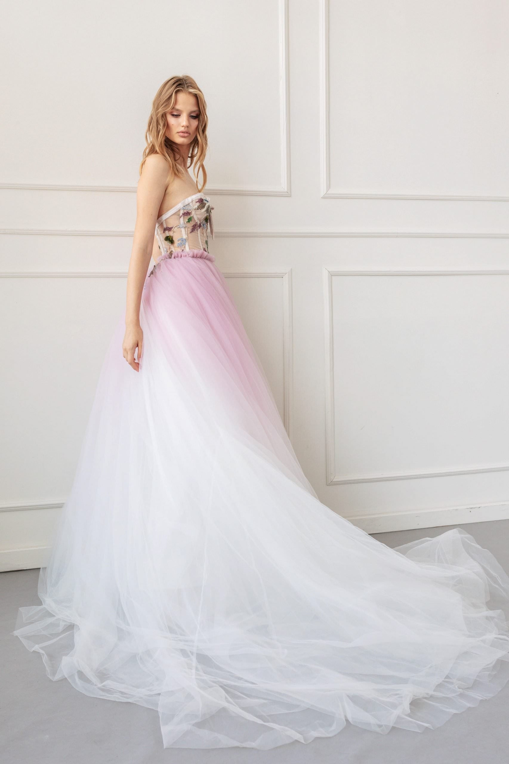 Look like a classic princess on your big day in the Robe Agnes. This stylish modern wedding gown brings timeless elegance with a modern twist to your special occasion. Fall in love with its romantic silhouette, sophisticated tailoring, and intricate lace detailing. Feel beautiful and truly unforgettable in this dreamy gown.