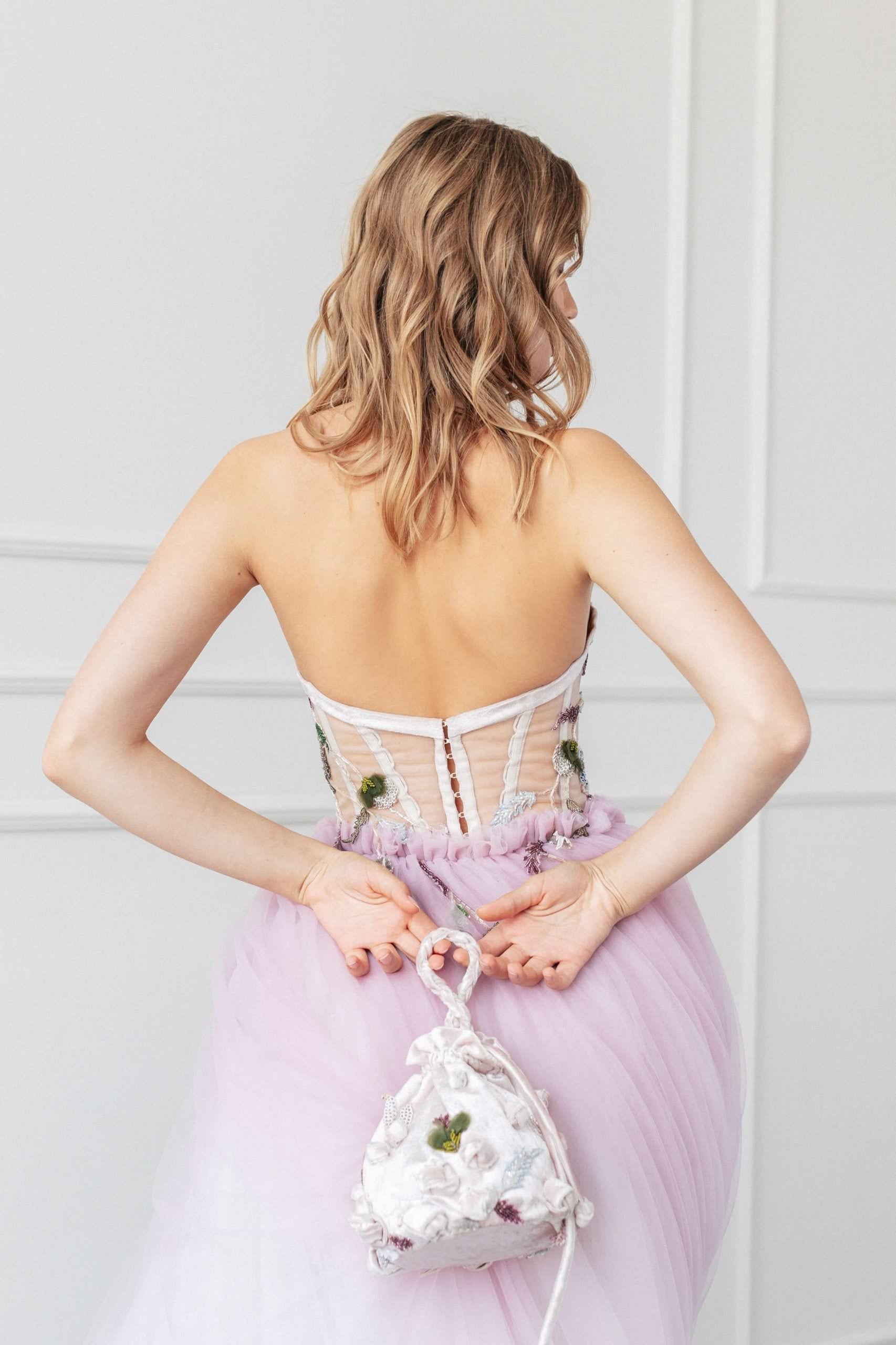Look like a classic princess on your big day in the Robe Agnes. This stylish modern wedding gown brings timeless elegance with a modern twist to your special occasion. Fall in love with its romantic silhouette, sophisticated tailoring, and intricate lace detailing. Feel beautiful and truly unforgettable in this dreamy gown.
