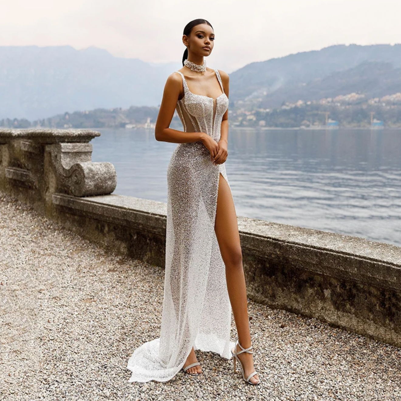 Step into elegance with the Robe Vianne. Featuring a stunning shiny silver mermaid silhouette, this bridal robe is the perfect choice for a sophisticated and glamorous look. Indulge in luxury on your special day and stand out in style with this beautiful piece.