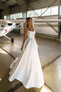 Step into the night looking like a dream in the Matilde Dress! This romantic white satin gown will make you feel like a modern-day princess, complete with a dazzling night out. Perfect for the wedding of your dreams or to make a special occasion extra memorable!