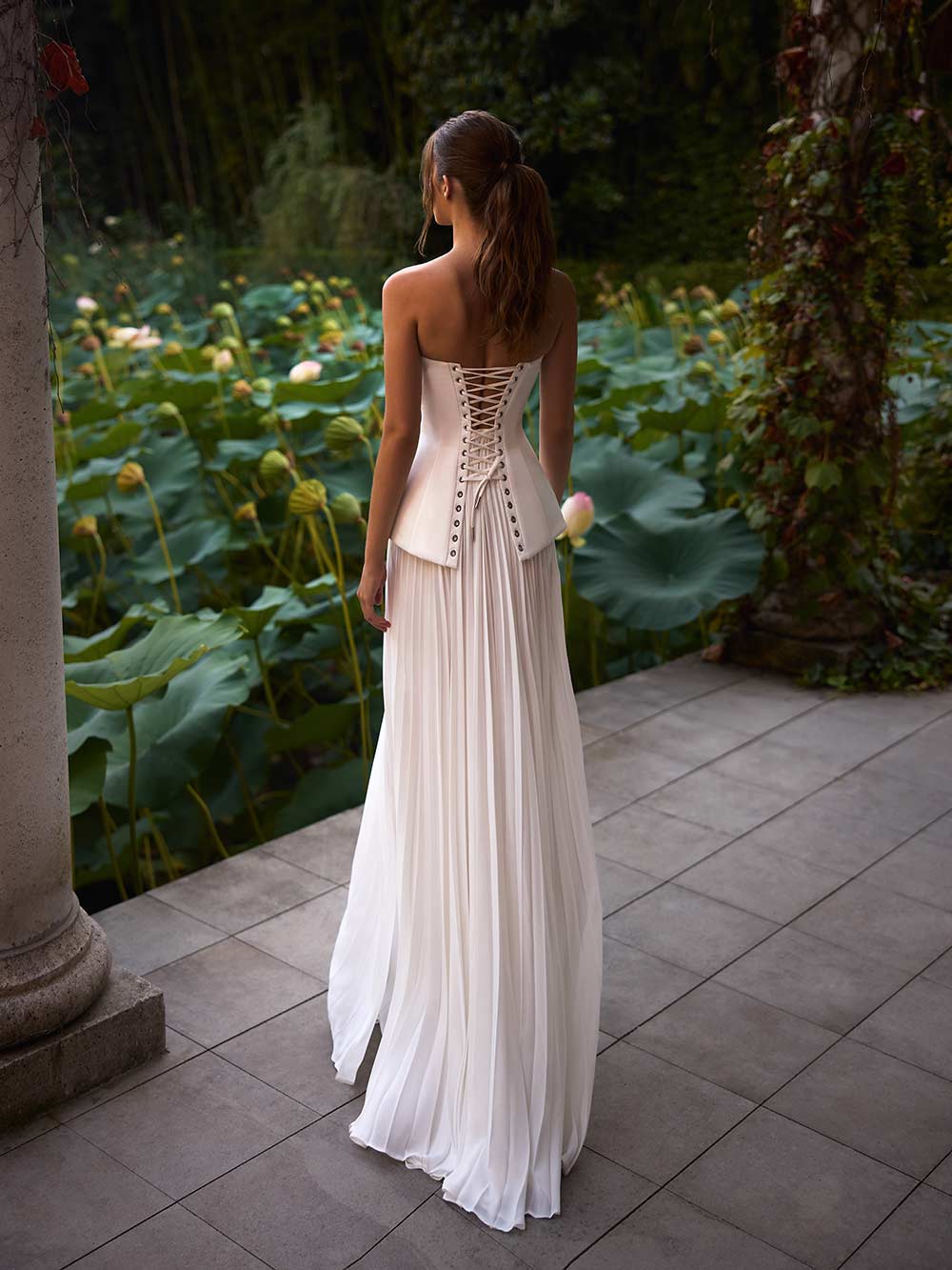 Indulge in the luxurious elegance of the Fiorella Dress. With a stunning satin sweet-heart design, this dress perfectly contours your figure, while structured boning offers support and a refined lace-up back creates a sharp, defined silhouette. It's the perfect piece for radiating timeless sophistication.