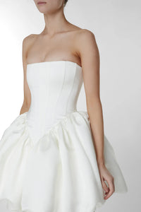 Upgrade your style with the versatile and feminine Maddison Dress. From the ceremony to the after-party, this strapless design effortlessly adapts to your desired look. Elevate your wedding attire with the perfect choice: the Eva Dress, your go-to for both beauty and functionality.