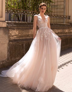Elevate your wedding day look with our exquisite Robe Lumière. Delicate lace and a flattering A line cut come together in this Abito Da Sposa, ensuring a graceful silhouette. Let the romance of a long lace wedding dress add a touch of luxury to your special day.