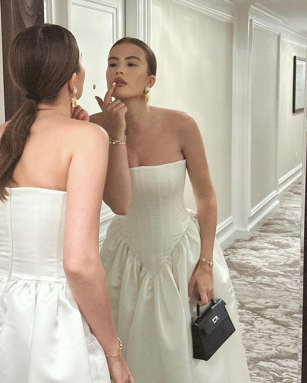 Upgrade your style with the versatile and feminine Maddison Dress. From the ceremony to the after-party, this strapless design effortlessly adapts to your desired look. Elevate your wedding attire with the perfect choice: the Eva Dress, your go-to for both beauty and functionality.