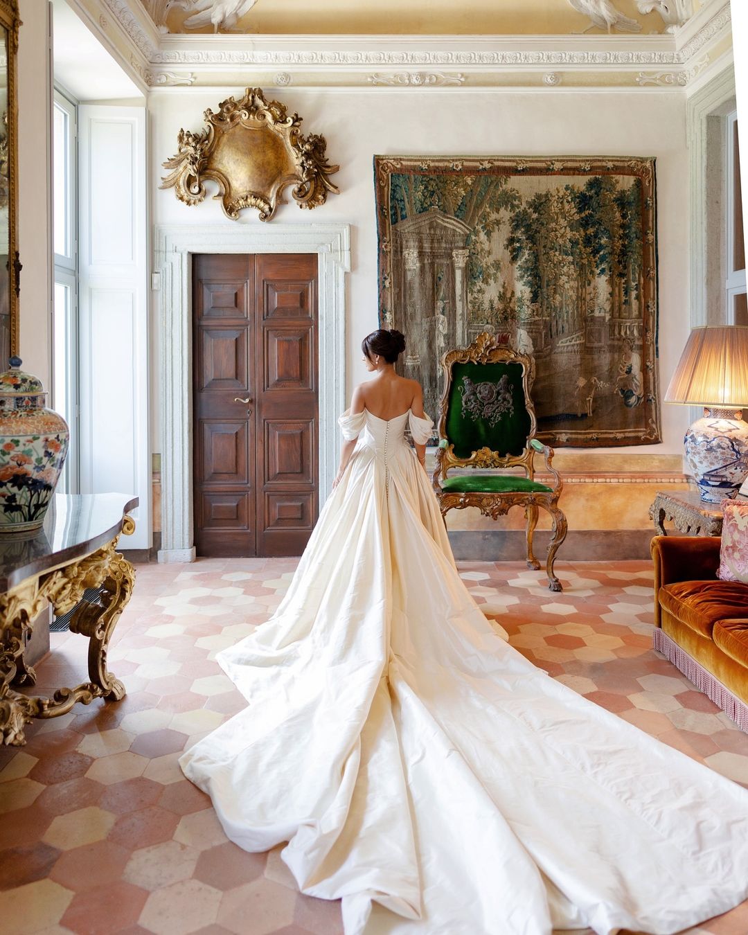 Discover the ultimate bridal elegance with our Bianca Gown! This exquisite princess-style gown features chic detailing and a stunning long train that will make you feel like royalty on your special day. Say "I do" in style with this elegant and timeless piece.