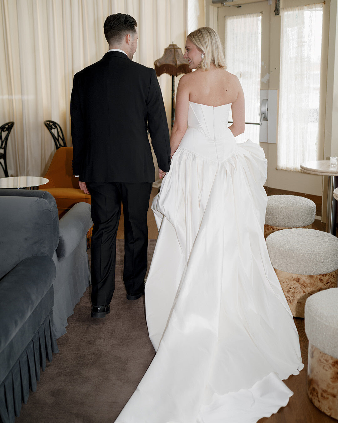 Indulge in the luxurious Arisa Gown: an exquisite dress featuring a minimalist design and made with high-quality fabrics like satin and mesh. The corset's off-shoulder straps create a stunning silhouette, while the versatile fitted and voluminous skirts allow for two elegant and sophisticated styles. In elegant ivory color.