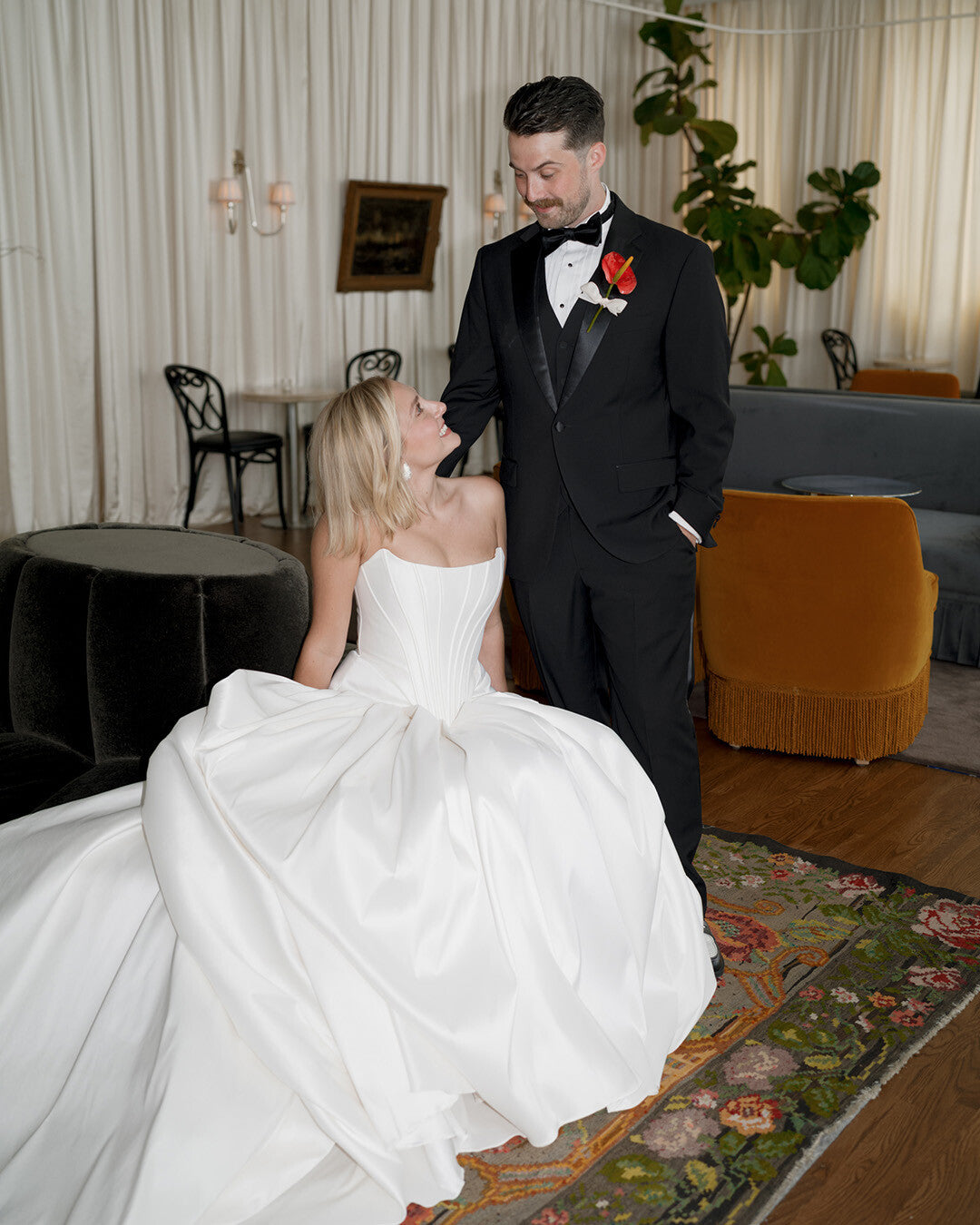 Indulge in the luxurious Arisa Gown: an exquisite dress featuring a minimalist design and made with high-quality fabrics like satin and mesh. The corset's off-shoulder straps create a stunning silhouette, while the versatile fitted and voluminous skirts allow for two elegant and sophisticated styles. In elegant ivory color.