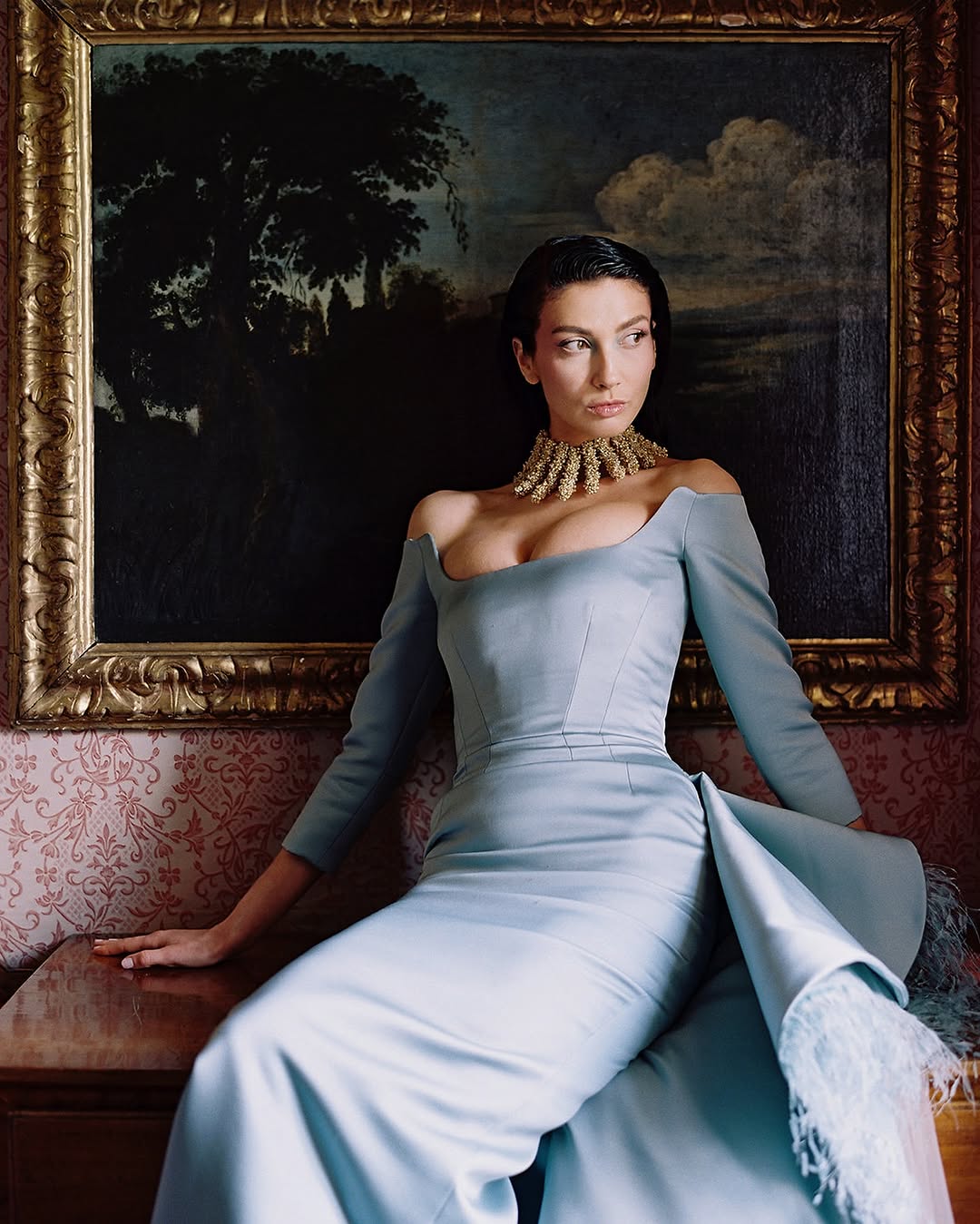 Indulge in pure elegance with the Jayne Gown. This striking piece features full-length sleeves and a delicate side train, adorned with luxurious feathers. Flawlessly tailored to accentuate your curves, this striking prom dress is an exquisite choice for any special occasion. Elevate your style to new heights with the Jayne Gown.
