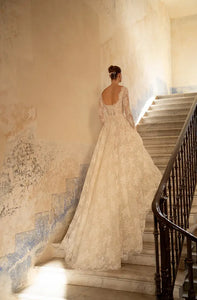 Indulge in the ultimate luxury with our Robe Mavi - a princess gown fit for royalty. Crafted from luxurious lace and adorned with delicate sequins, this elegant gown boasts a long train and long sleeves for a regal look. Stand out and shine with a touch of sparkle.