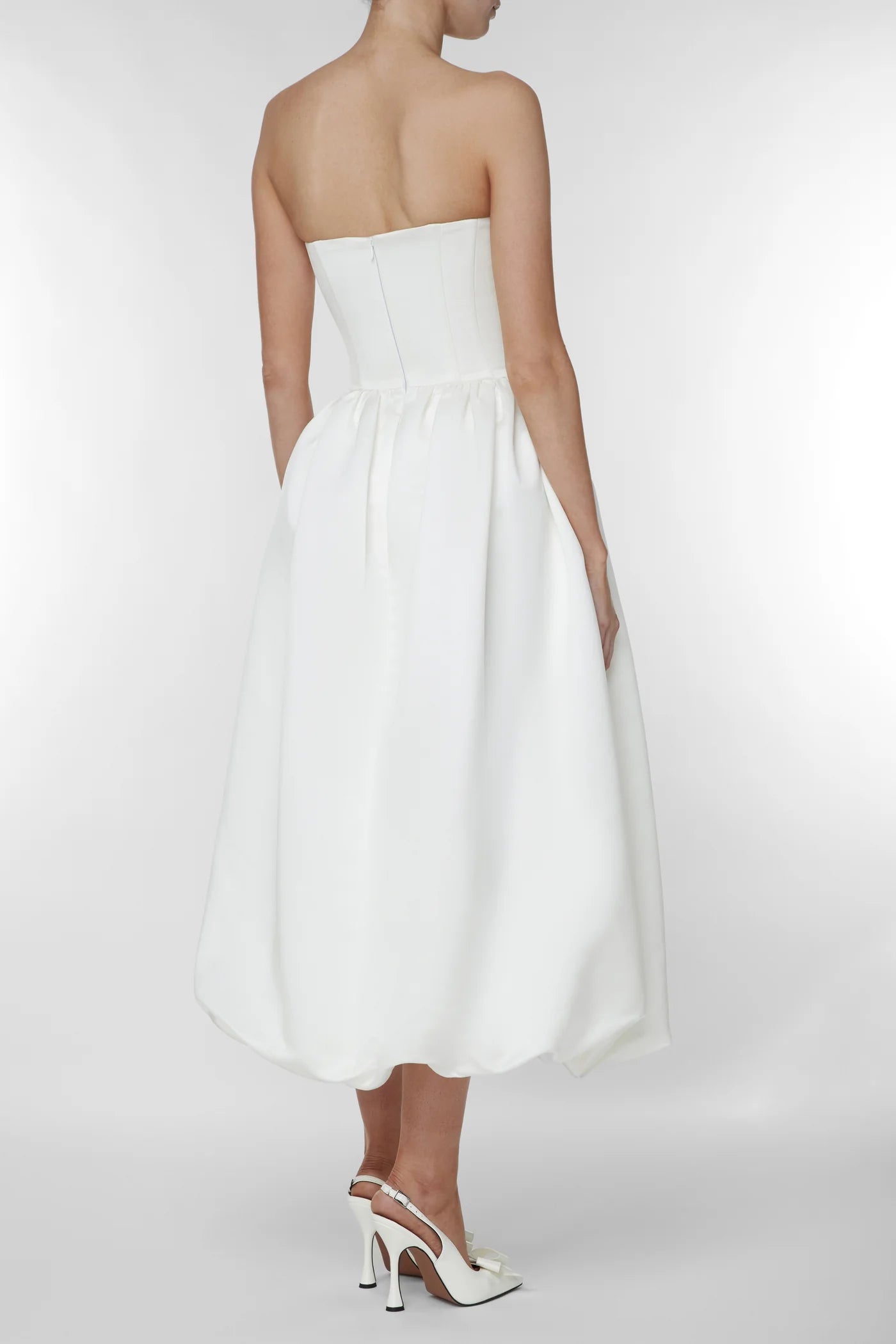Upgrade your style with the versatile and feminine Maddison Dress. From the ceremony to the after-party, this strapless design effortlessly adapts to your desired look. Elevate your wedding attire with the perfect choice: the Eva Dress, your go-to for both beauty and functionality.