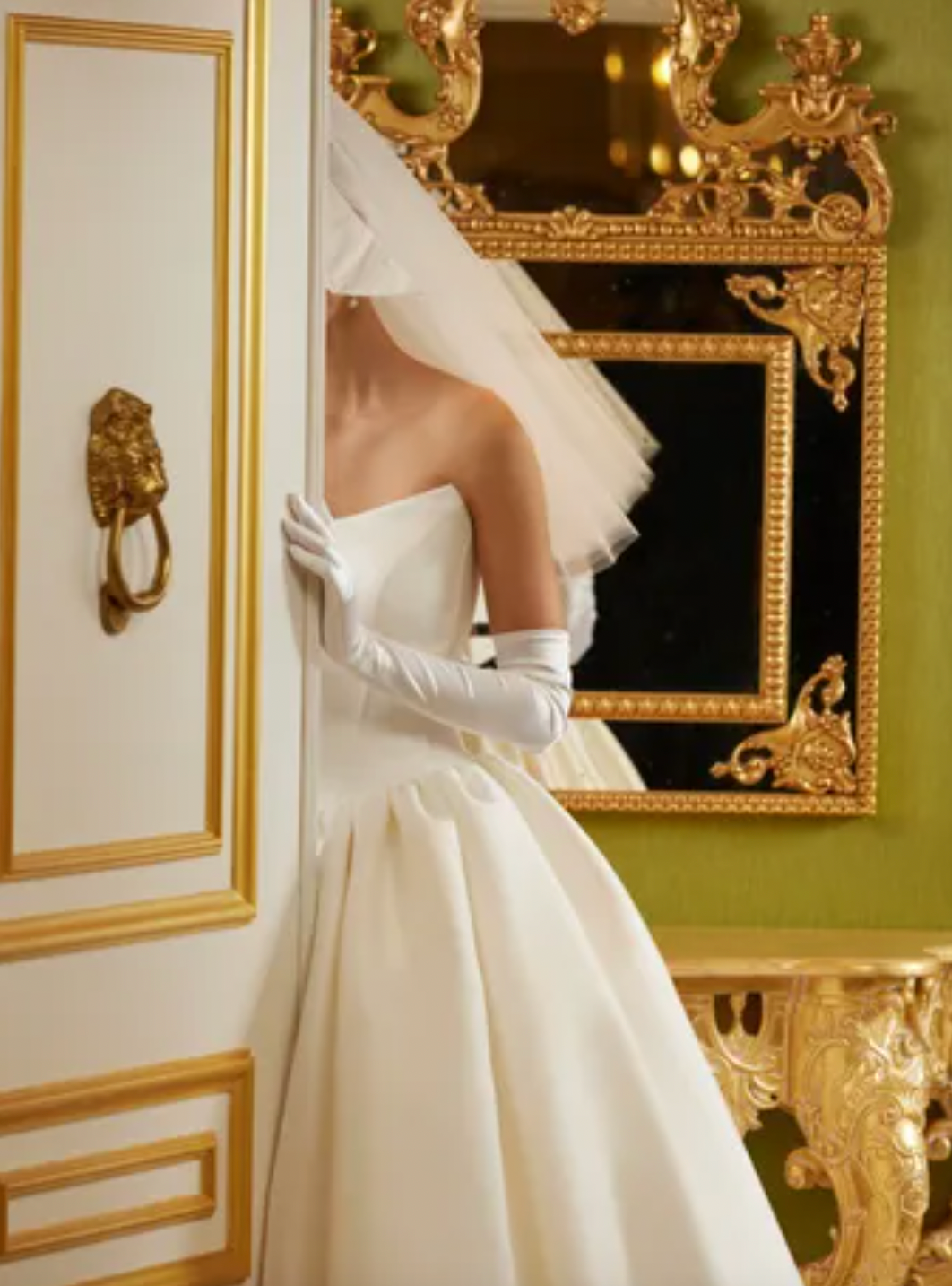 Luxurious and elegant, the Demia Gown is crafted from Italian Stretch Mikado fabric and features a cat eye neckline and basque waist for a flattering silhouette. The pleated and gathered ballgown is adorned with signature bow accents on the back bodice, making it a perfect pick for a special occasion.