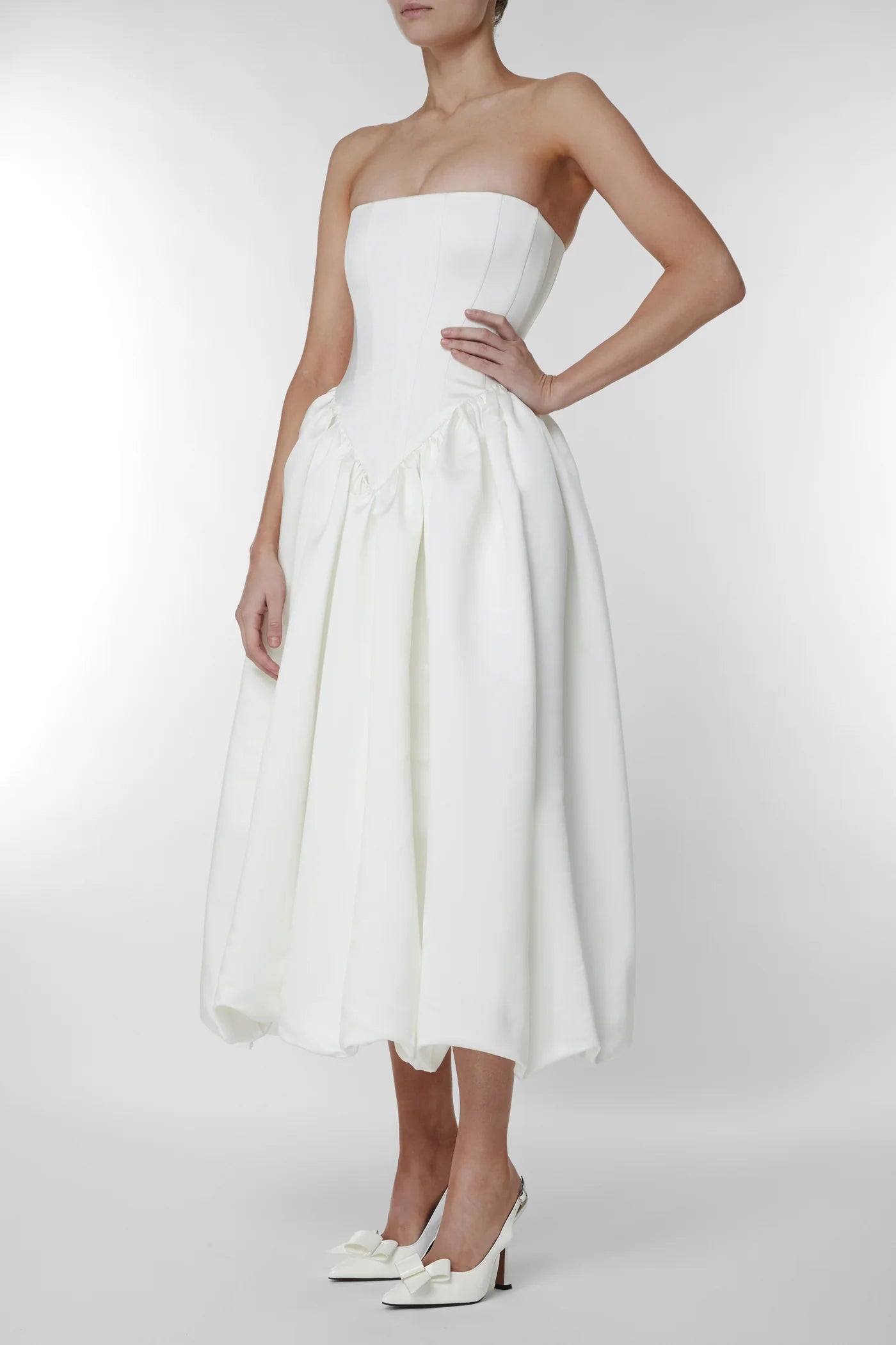 Upgrade your style with the versatile and feminine Maddison Dress. From the ceremony to the after-party, this strapless design effortlessly adapts to your desired look. Elevate your wedding attire with the perfect choice: the Eva Dress, your go-to for both beauty and functionality.