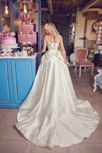 Look like a queen on your big day with Samantha Gown! This gorgeous wedding gown is fit for a princess, featuring fancy white details for a timelessly elegant look. Be the belle of the ball in this one-of-a-kind beauty - you'll give 'happily ever after' a whole new meaning!