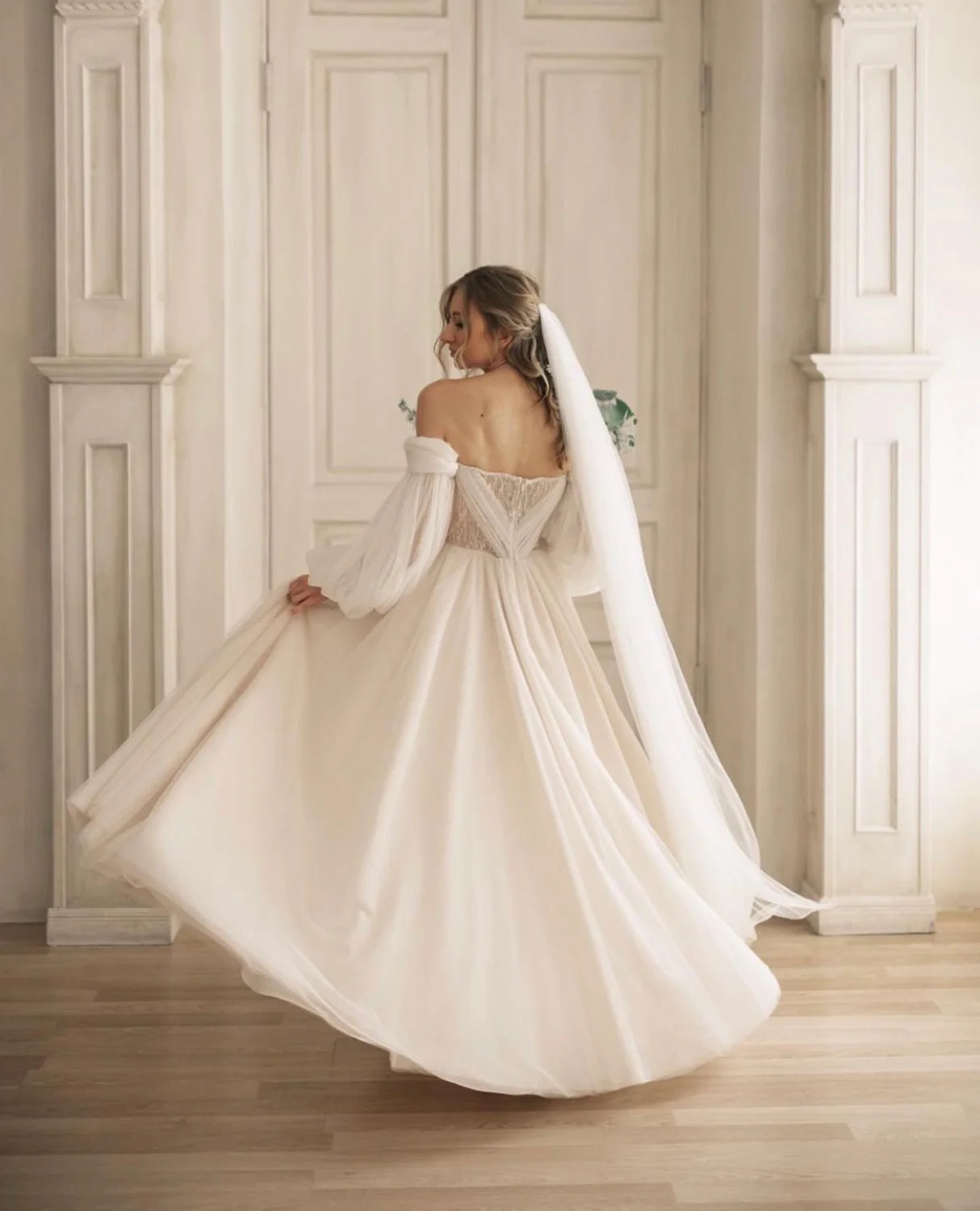 Indulge in luxury with our Robe Johanna, a boho wedding dress with A-line silhouette and sweetheart neckline. The lantern sleeves and off-shoulder design add a touch of elegance, while the criss-cross back and intricate beadwork make for a truly unique piece. Be the center of attention in this floor-length gown, perfect for any bride looking for something new and stunning.