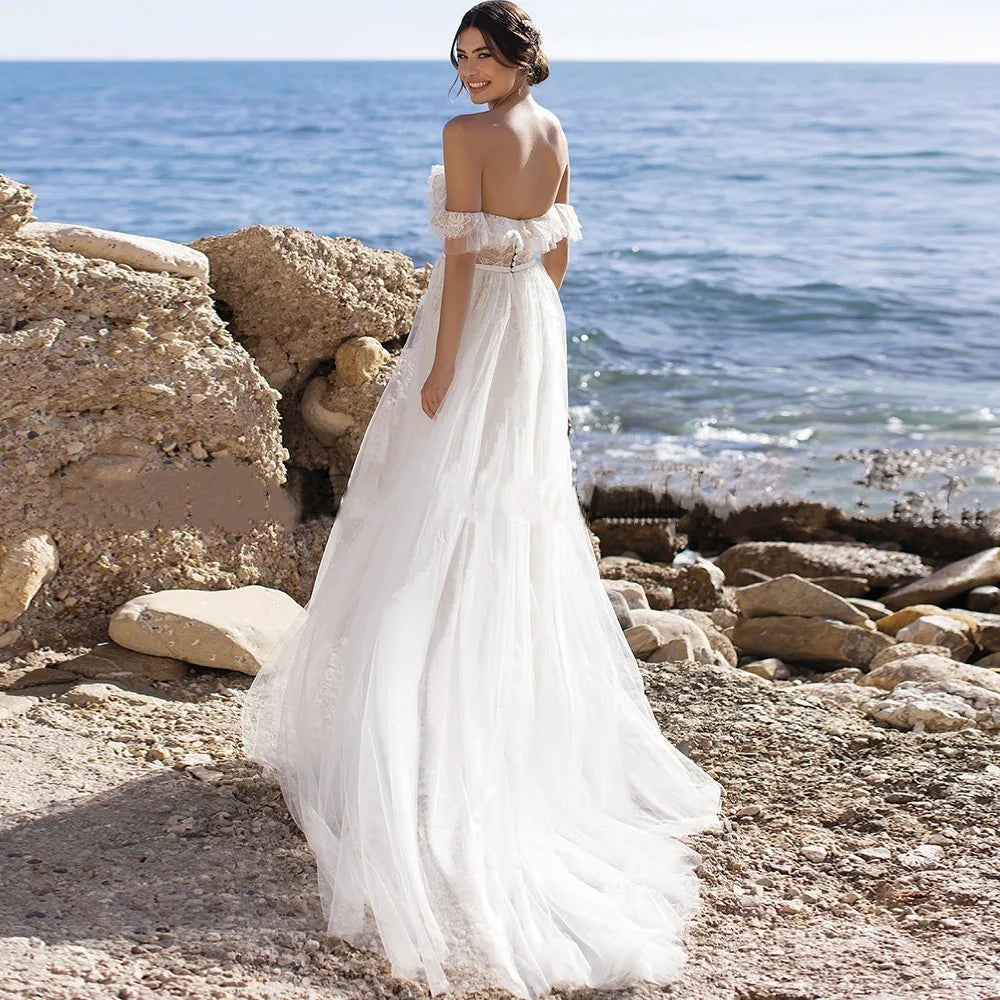 The Robe Juliet adds a touch of elegance to any bridal gown with its backless design and flowing tulle court train. The sashes add a unique detail to complete the look. Made with high-quality materials, this gown is perfect for any wedding.