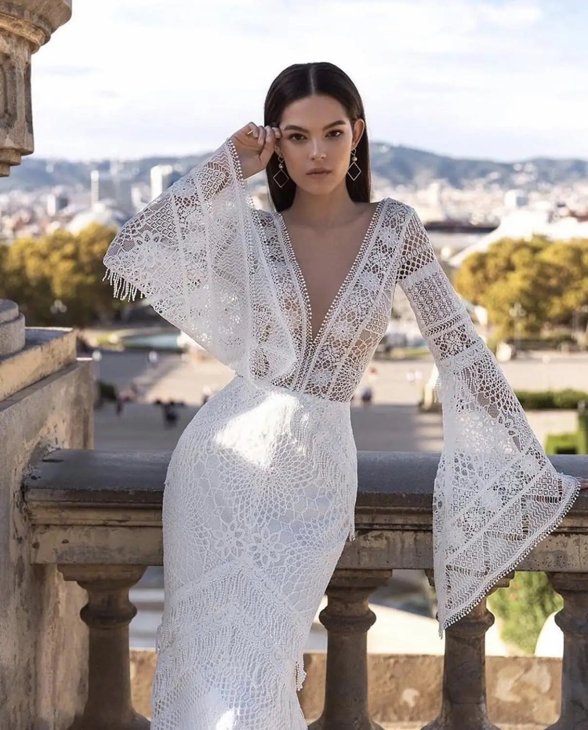 Be the boho bride of your dreams in our Robe Sherryl wedding dress! With a flirty v-neck, elegant flare sleeves, and stunning lace appliques, this mermaid gown will turn heads. Custom made and featuring a backless design and sweeping train, it's the perfect combination of comfort and wow factor. Live out your fairytale in style. (All hail the boho queen!)