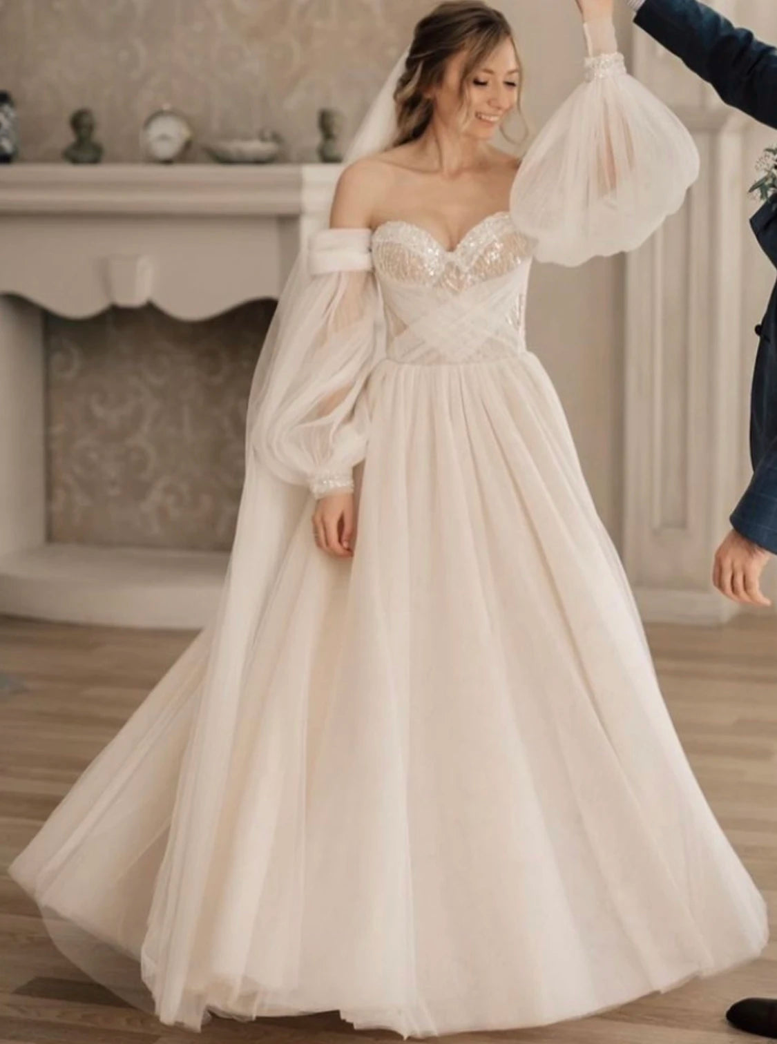 Indulge in luxury with our Robe Johanna, a boho wedding dress with A-line silhouette and sweetheart neckline. The lantern sleeves and off-shoulder design add a touch of elegance, while the criss-cross back and intricate beadwork make for a truly unique piece. Be the center of attention in this floor-length gown, perfect for any bride looking for something new and stunning.