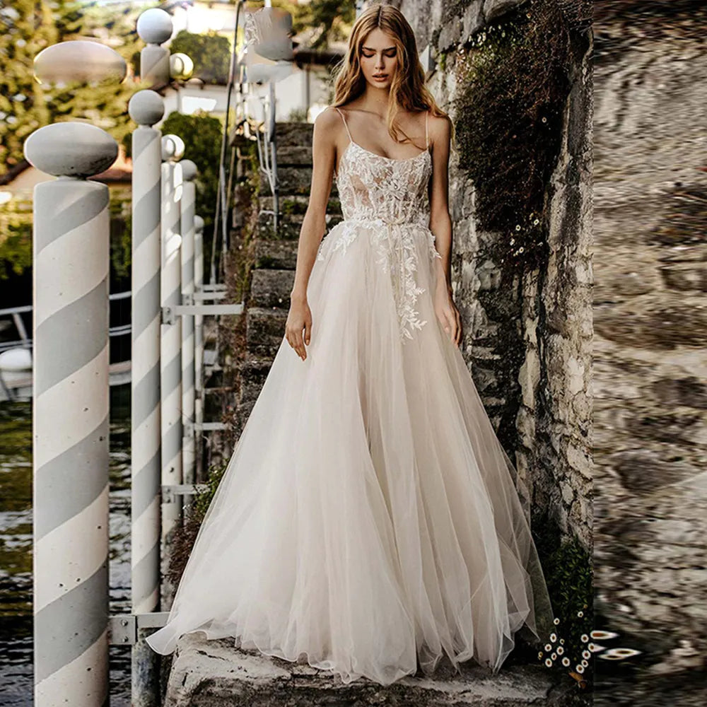 The Robe Aria is the perfect dress for bohemian brides. With a sexy sleeveless design and A-line silhouette, it features a side split and princess accents. Made for the free-spirited bride, this dress combines elegance and comfort for a truly enchanting wedding day.