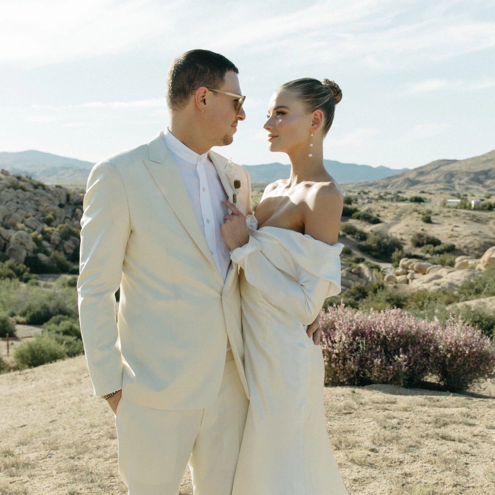 Introducing the Robe Rochelle - the perfect blend of sleek and elegant. With its long sleeves and dropped off shoulder design, this satin wedding dress exudes a simple yet glamorous vibe. Custom made to ensure a glossy finish, this dress is bound to make you shine on your special day.