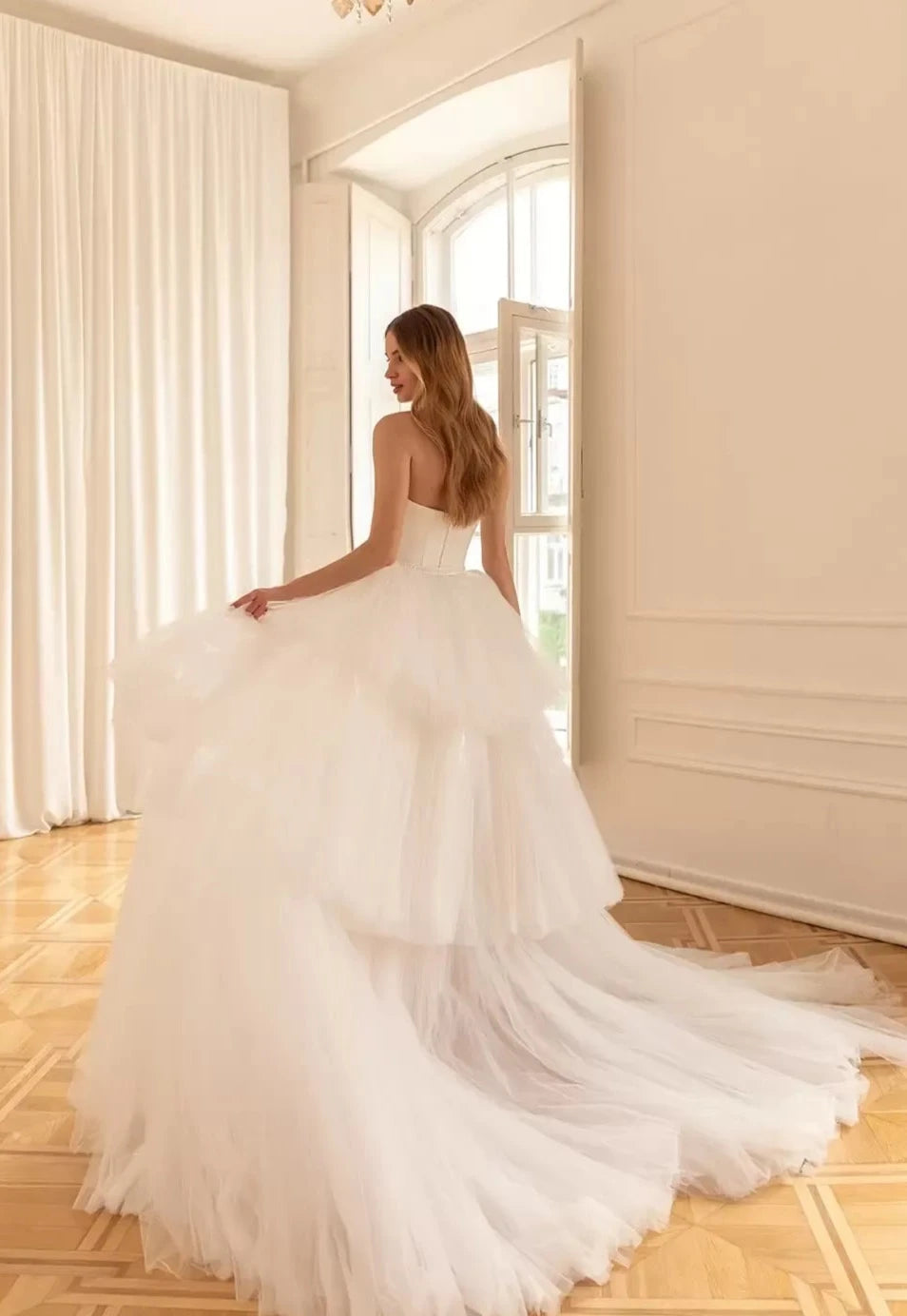 Be the epitome of elegance on your big day with Dress Elaine. Featuring a sweetheart neckline and a sleek sheath silhouette, this wedding dress will surely make you stand out. Prepare to say "I do" in style with this stunning bridal gown.