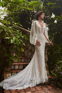Elevate your special day in the Robe Jacqueline. This exquisite mermaid-style dress is crafted with V-neck and brush floor-length silhouette. Featuring an open back and handmade flower lace accents, this wedding dress is sure to make an unforgettable impression.