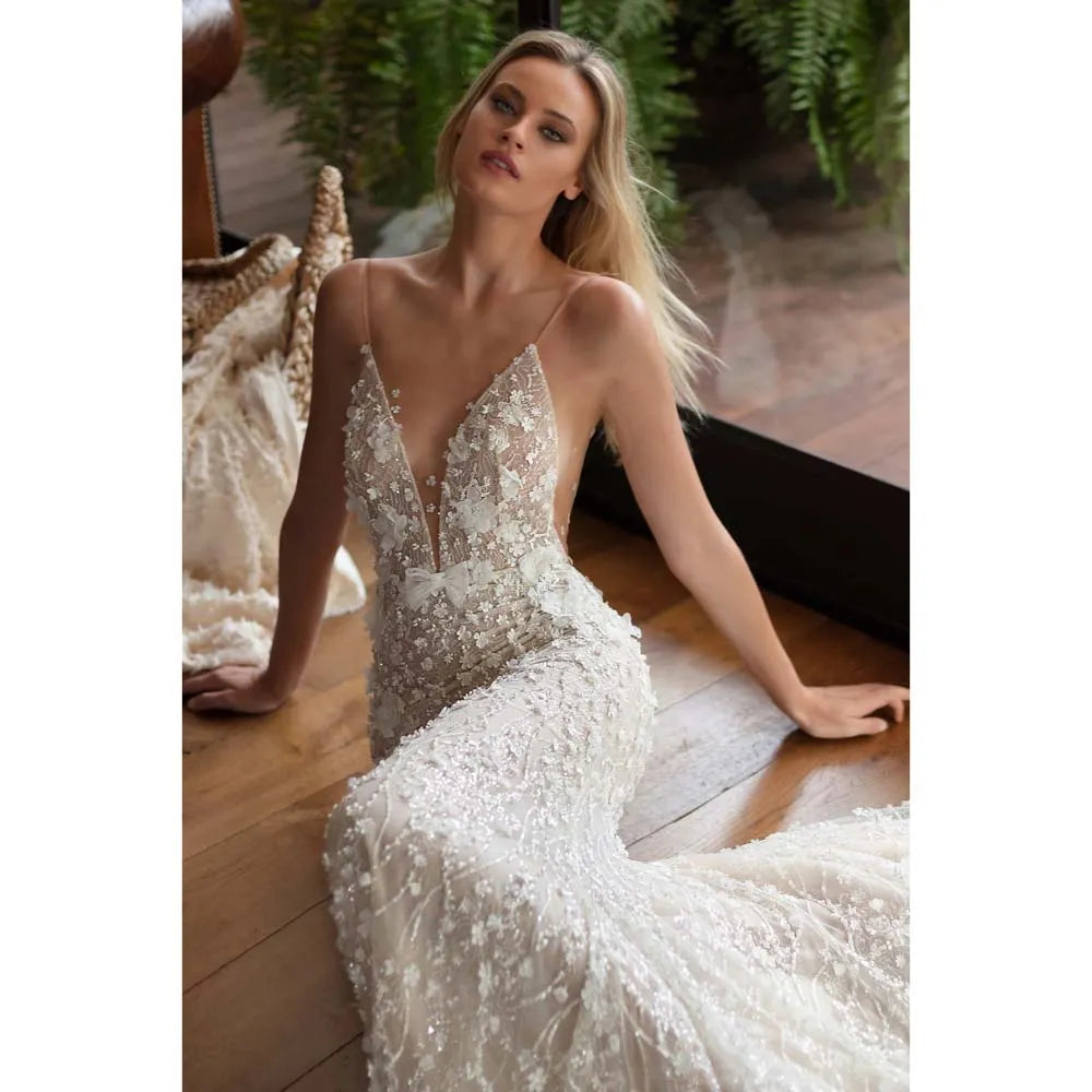 Elevate your bridal style with our Robe Kimberlee. Featuring a v-neck, simple and elegant silhouette, and vintage lace details, this mermaid dress will make you stand out on your special day. The open back adds a touch of romance and allure. Make a statement with our stunning dress.