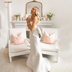 Elevate your bridal look with the Robe Cupid. This elegant satin gown features a detachable bow train for versatility and a simple design that exudes sophistication. The perfect choice for a classic and timeless bridal ensemble, made for the modern bride.