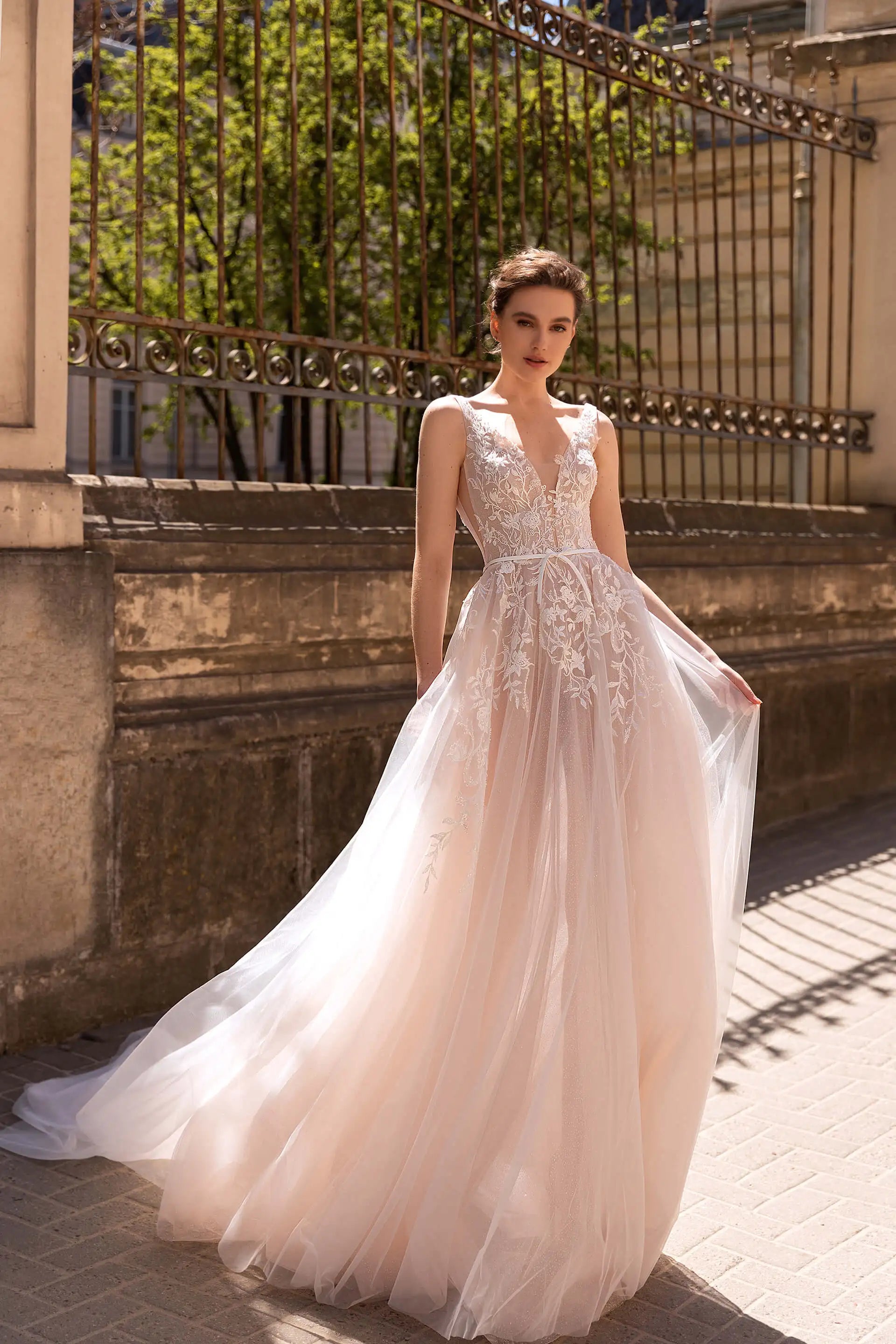 Elevate your wedding day look with our exquisite Robe Lumière. Delicate lace and a flattering A line cut come together in this Abito Da Sposa, ensuring a graceful silhouette. Let the romance of a long lace wedding dress add a touch of luxury to your special day.