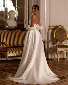 This elegant beach boho wedding dress, known as the Robe Arlette, is perfect for the modern, chic bride. With a sweetheart neckline, intricate bead and sequin detailing, and flattering pleats, this dress exudes grace and sophistication. Make a statement on your special day with this stunning dress.