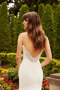 Find the perfect balance of simplicity and elegance with our Robe Brie. This mermaid style wedding dress features a stunning lace charmeuse design, complemented by delicate spaghetti straps and a sweeping train. Create a timeless bridal look with this fashion-forward piece.
