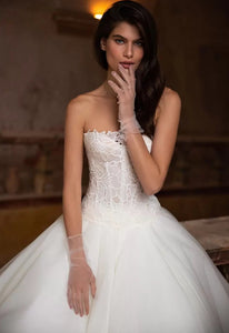Look like a royal princess on your big day in the Robe Ottilie bridal gown. Styled after medieval court fashion, this dress adds a touch of elegance and timeless charm to your special day. Receive compliments from your family and friends with this beautiful and unique gown.