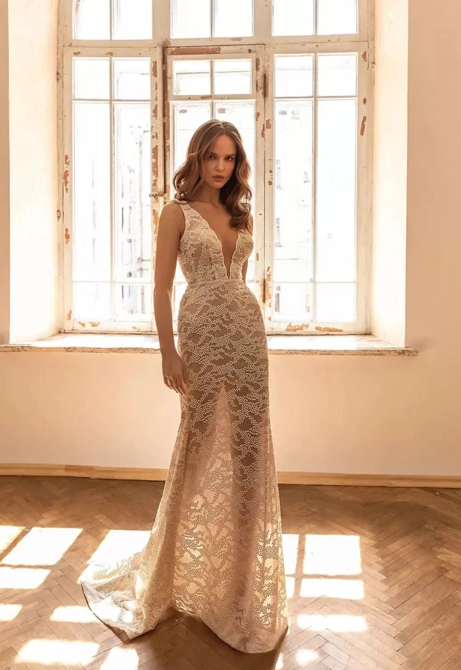 Experience elegance and grace with our Dress Anoushka. Designed for the modern bride, this dress features a flattering V-neckline, delicate spaghetti straps, and intricate lace details. Walk down the aisle confidently in this stunning sheath gown, perfect for any wedding.