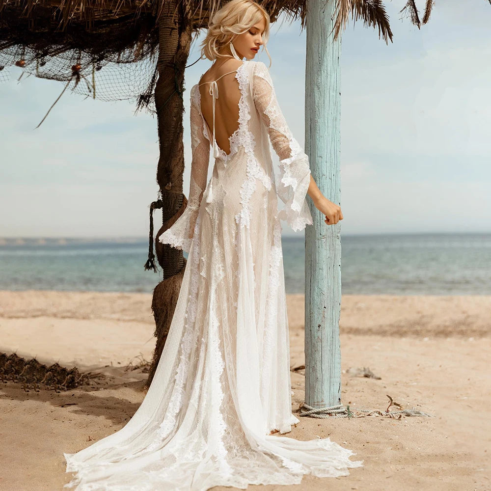 The Robe Amalia is a dream come true for the boho bride. Crafted with elegant long sleeves, a beautiful lace overlay, and a flattering silhouette, this romantic wedding gown will make your special day even more memorable.