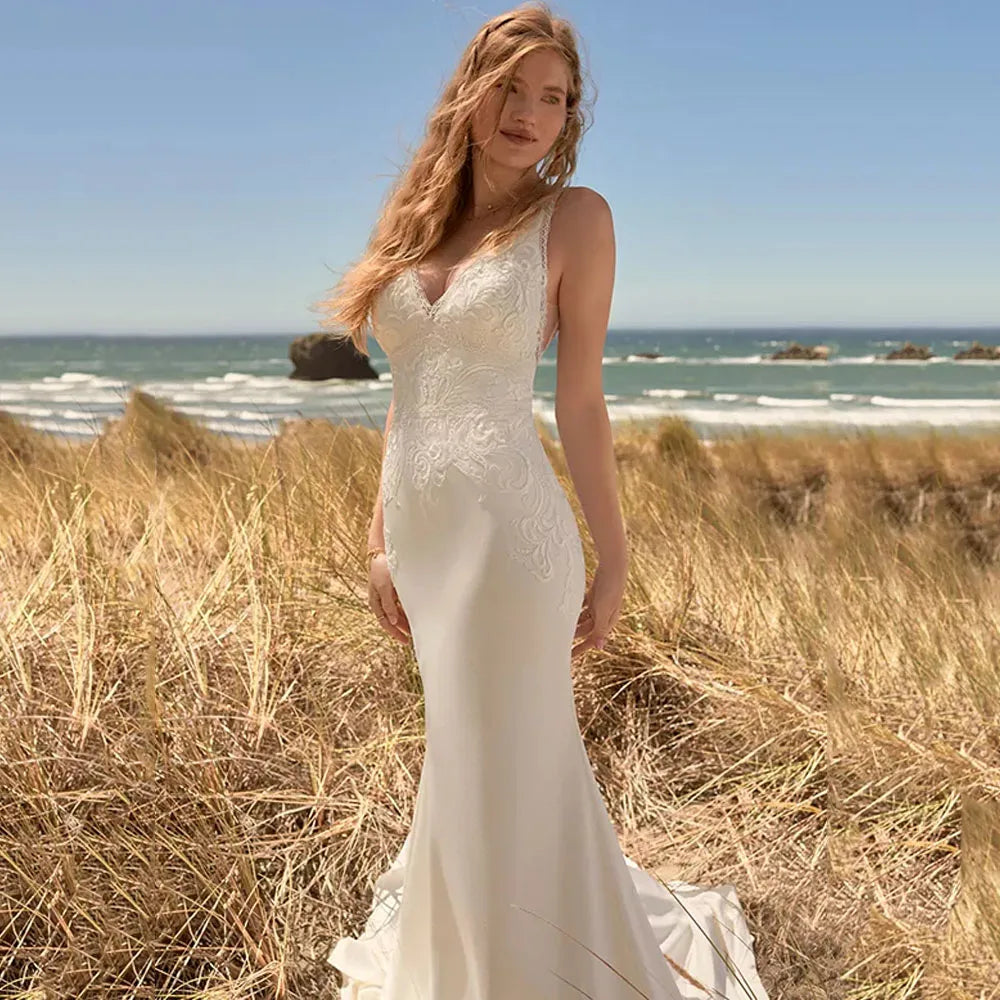 Get ready to turn heads on your special day with the Robe Georgette! Designed with a sultry V-neck and stunning lace appliques, this mermaid style wedding dress will bring out your inner beach goddess. Say "I do" in style and comfort with its sleeveless design.