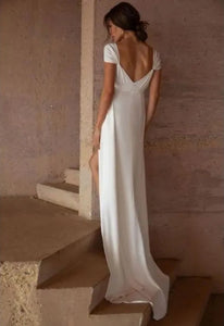 Expertly crafted for the modern bride, the Robe Rosemarie is a stunning blend of simplicity and elegance. With a figure-flattering A-line silhouette and a delicate off-the-shoulder neckline, this chiffon wedding dress exudes effortless beauty. The sexy side split and V-back add a touch of sensuality, making it the perfect choice for a beach wedding. Available in a charming rose color, this dress will make any bride feel like a vision on her special day.
