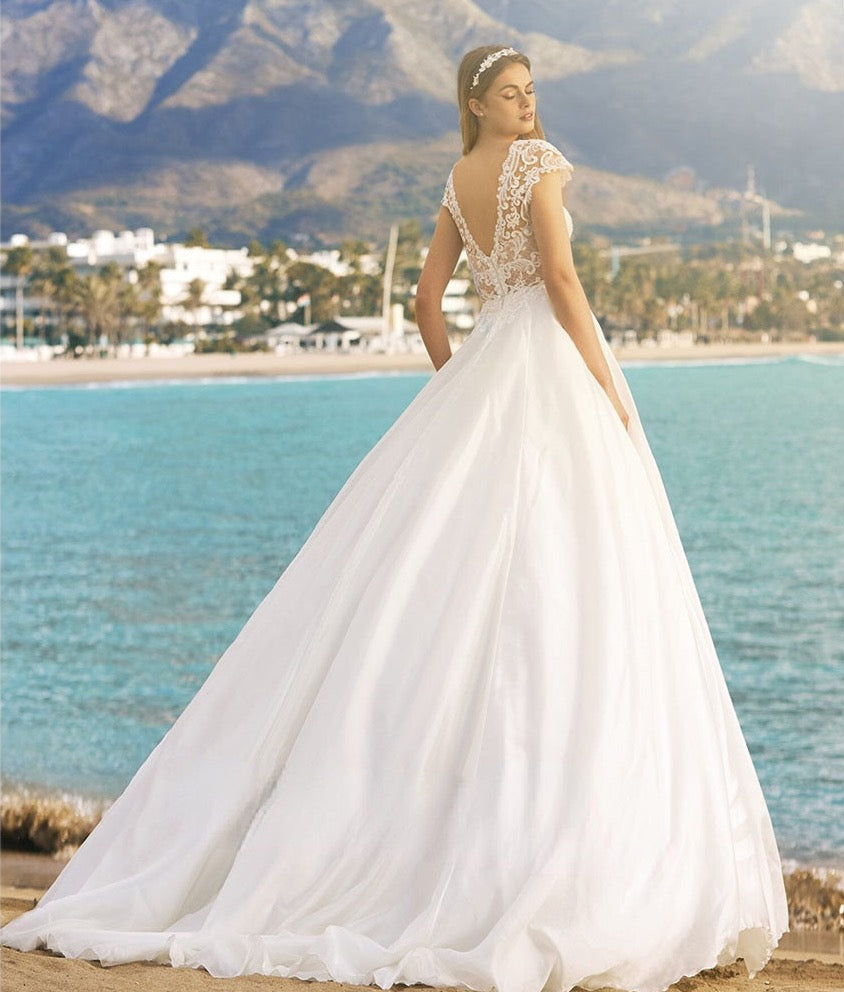 Look amazing for your special event in the chic and elegant Lucienne Gown. Its timeless formal occasion design is perfect for weddings, parties or evenings out, and will make sure you stand out from the crowd. Enjoy the sweet details of this beautiful dress and show off your best features in style.