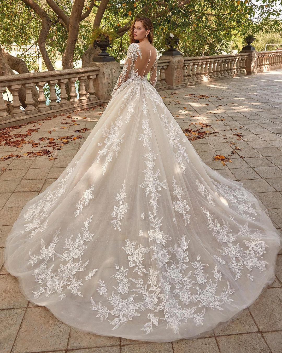 Elevate your bridal look with our Robe Adeline! This elegant lace gown features chic mid sleeves and a flattering A-line silhouette. The classic white color adds a touch of sophistication to your wedding ensemble. Make a statement on your special day with this must-have piece!
