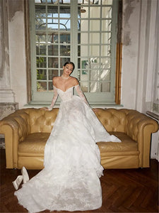 Indulge in luxury and grace with our Robe Colette. This lace wedding dress boasts simple elegance with a long-sleeved, graceful design. Perfect for the sophisticated bride, this vestido de novia will add a touch of timeless charm to your special day. Prepare to turn heads and capture hearts with this exclusive piece.