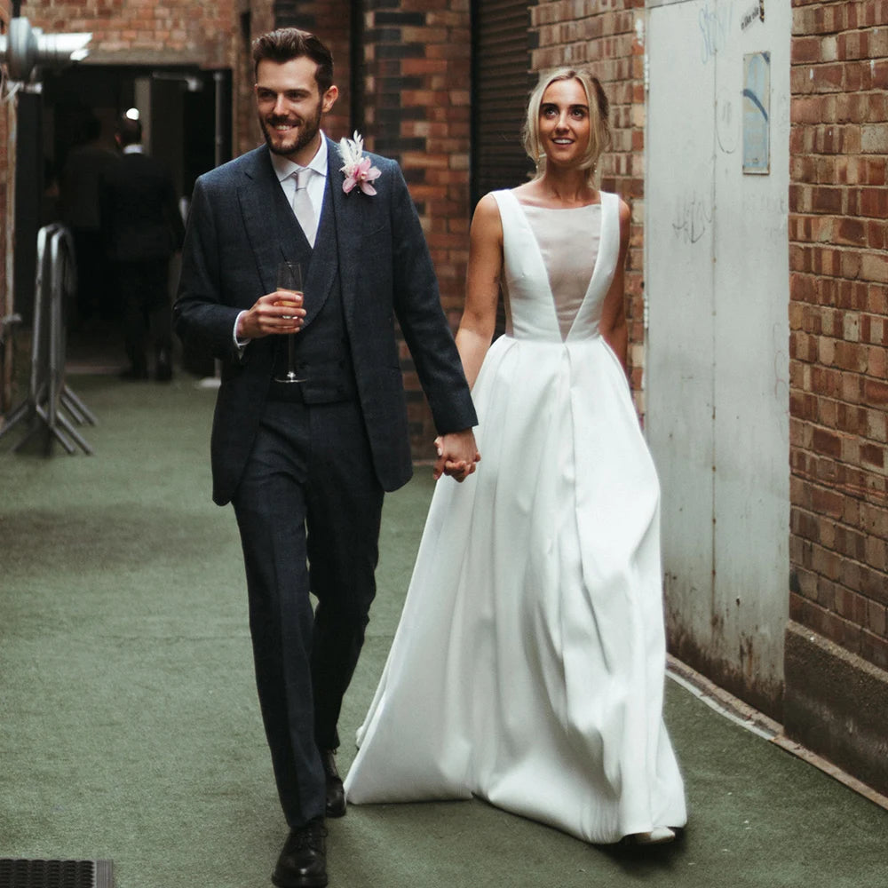 This elegant Ila Robe features a square open back, illusion V neckline and classic satin fabrication for that extra bit of sophistication. The intricate brush train adds a timeless touch and is custom-made to your exact measurements for a flawless fit. Feel like a princess on your special day with this beautiful bridal gown.