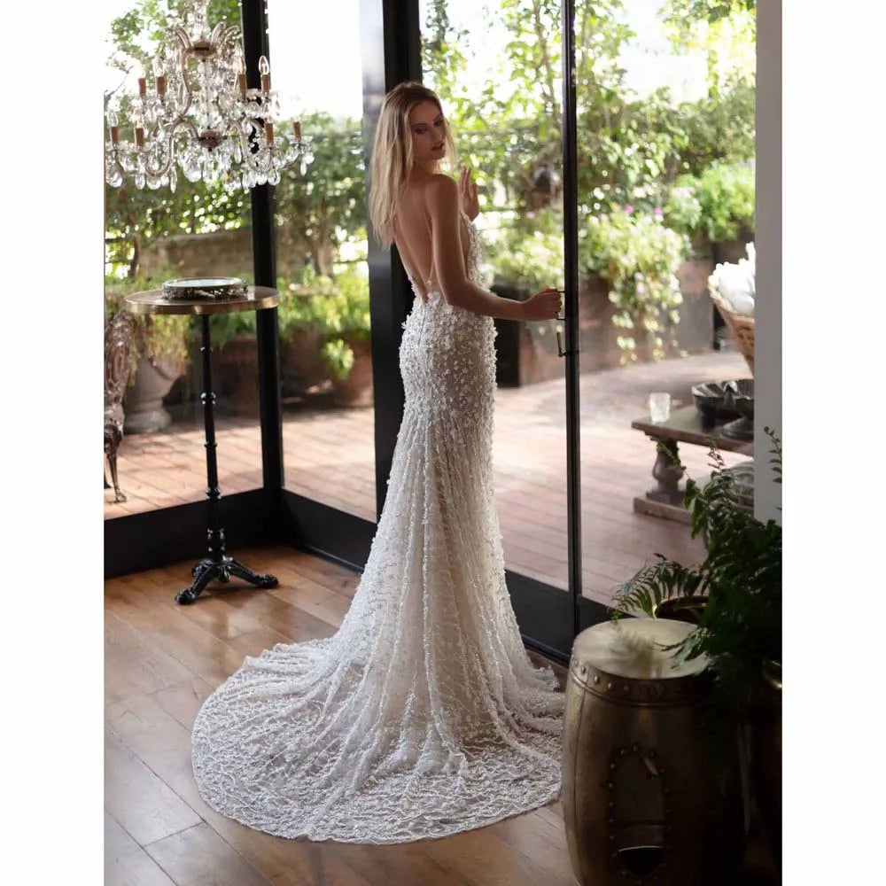 Elevate your bridal style with our Robe Kimberlee. Featuring a v-neck, simple and elegant silhouette, and vintage lace details, this mermaid dress will make you stand out on your special day. The open back adds a touch of romance and allure. Make a statement with our stunning dress.
