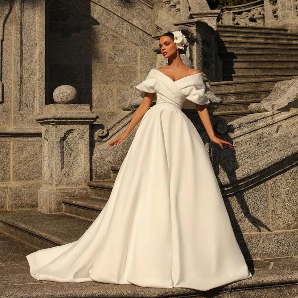 Feel like a true princess on your special day with the Robe Petrusia! The elegant A-Line silhouette, delicate cap sleeves, and intricate pleating create a timeless look that will make you feel confident and beautiful. Perfect for any bride looking for a classic and sophisticated wedding dress.