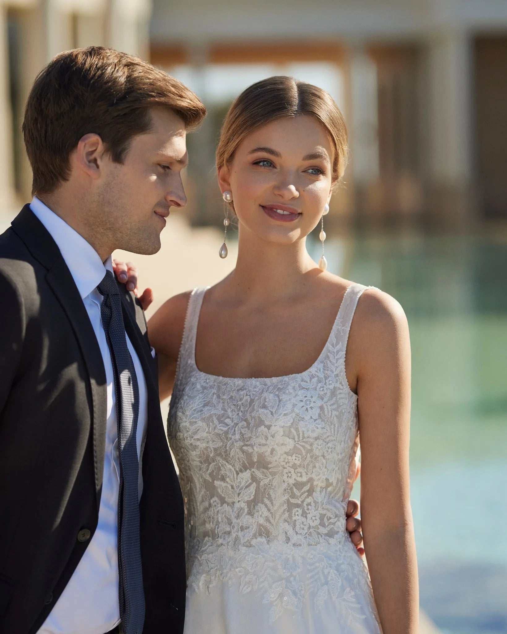 Feel like a modern princess in our Dress Jossette! With a square neck, delicate spaghetti straps, and a stunning open back, this ivory wedding dress is sure to turn heads. Made with high-quality tulle, this custom piece is perfect for your special day. And with a sweeping train, you'll feel like royalty as you walk down the aisle. Order now and make your dream wedding a reality!