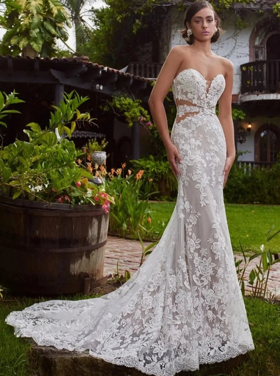 Indulge in the allure of the Robe Kelly. Its elegant mermaid silhouette, handmade flower lace, and cut-out open back exude luxury. Embrace sophistication with its strapless bodice and brush floor length. Let this masterpiece envelop you in tasteful opulence.