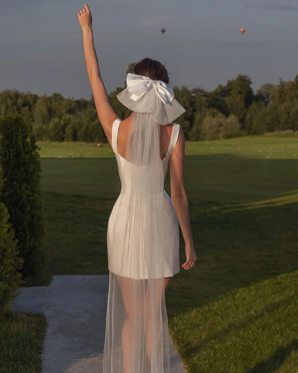 The Robe Chloé features a square neck and a boning fitted bodice that creates an elegant and chic look, perfect for any party or special occasion. Its mini short design adds a modern touch, making it a versatile and stylish choice for weddings. Say "I do" in style with this elegant and flattering dress.
